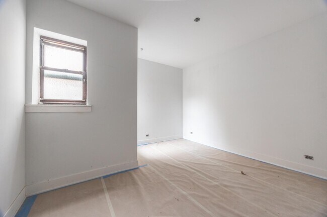 Building Photo - 4335 N Dayton St