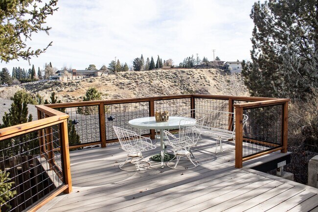 Building Photo - Custom home in Southwest Reno, 3 Bedrooms, 2 Bathrooms, Large Garage