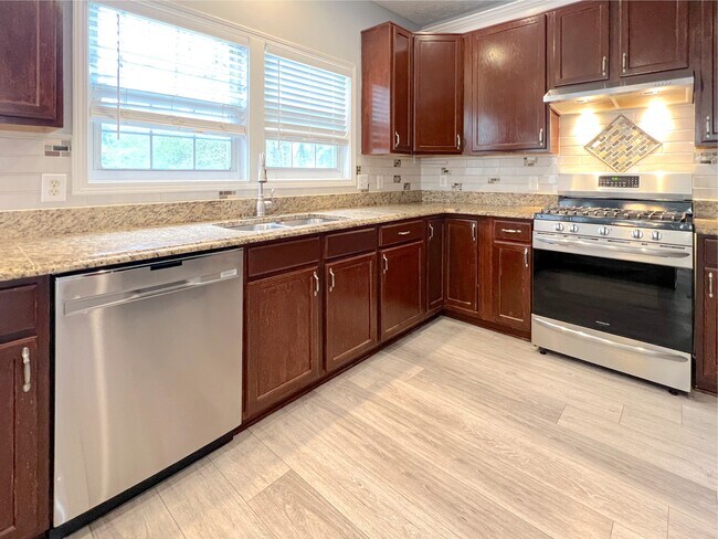 Building Photo - 1924 Riverlanding Cir