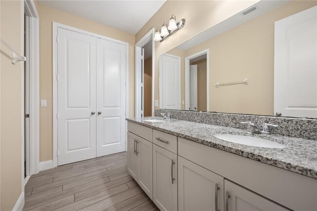 Building Photo - 8348 Vivaro Isle Way