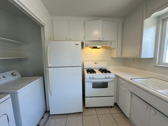 Building Photo - 1709 Evergreen Ave