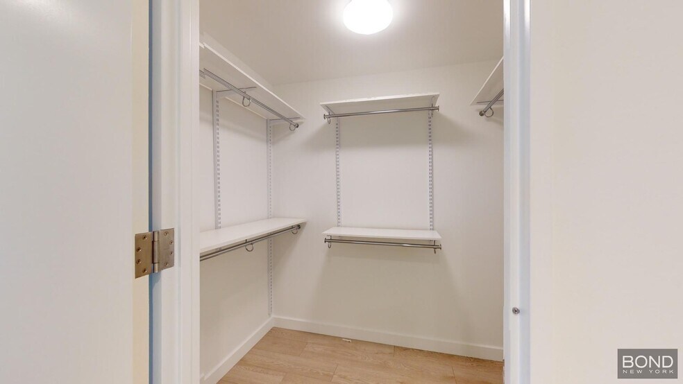 Building Photo - 400 W 61st St