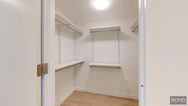 Building Photo - 400 W 61st St