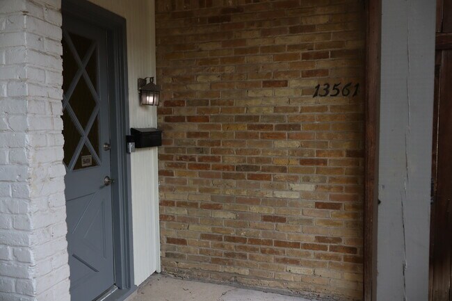 Building Photo - 13561 Red Fern Ln