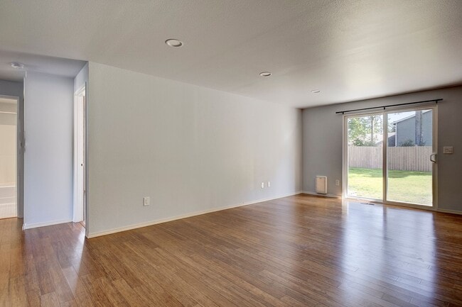 Building Photo - 3 Bed 2 Bath Home near Town