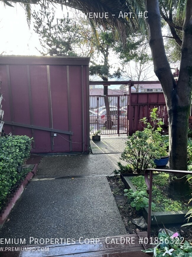 Building Photo - 1611 San Pablo Ave