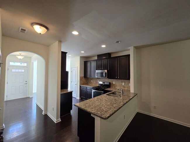 Building Photo - Spacious 3BR, 2.5BA Townhome with Loft & High Ceilings in a Fantastic Location!