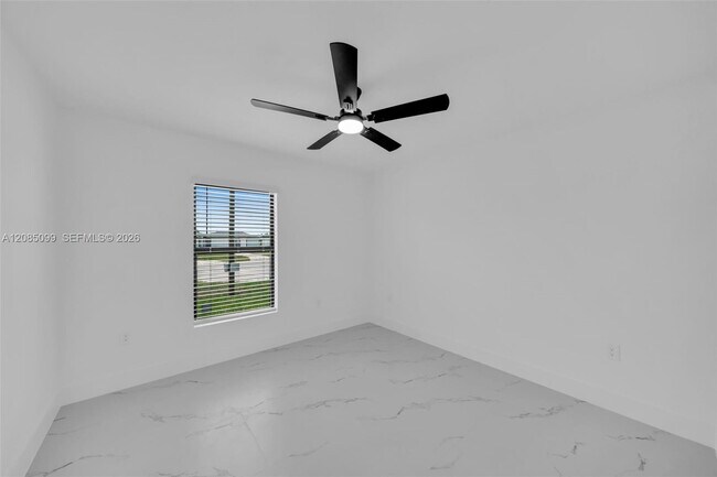 Building Photo - 4986 Fairway Ct