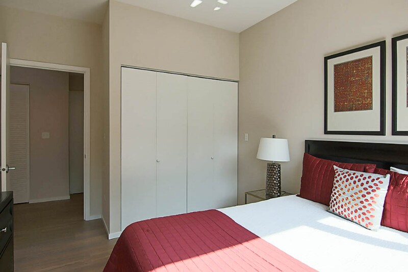 Building Photo - 221 W Scott St