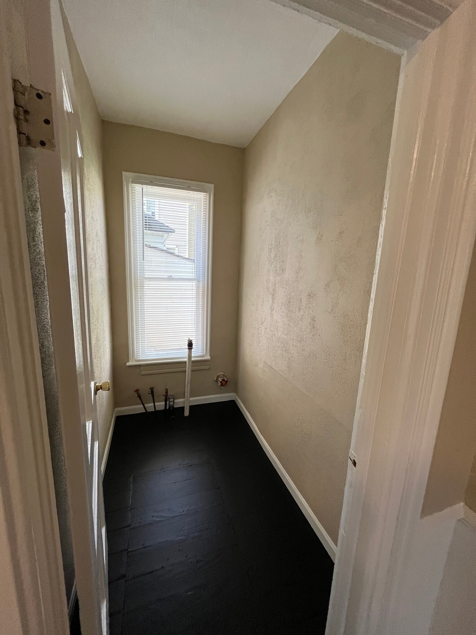 Laundry Room - 825 10th St NW