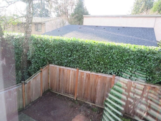 Building Photo - Juanita Townhome in Westwood Village ** 2bed/1.5 bath corner unit with Nice Private Backyard  $21...