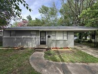 Building Photo - 9205 Woodford Dr