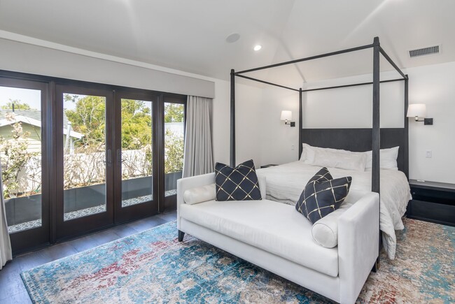 Building Photo - Prime Single Family Home