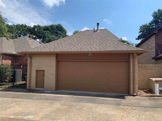 Building Photo - 6607 Tournament Dr