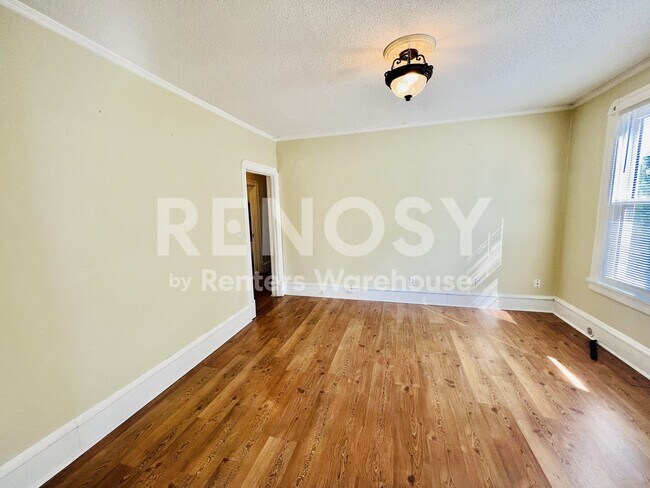 Building Photo - Spacious Upper-Level Duplex in the Heart of South Minneapolis.