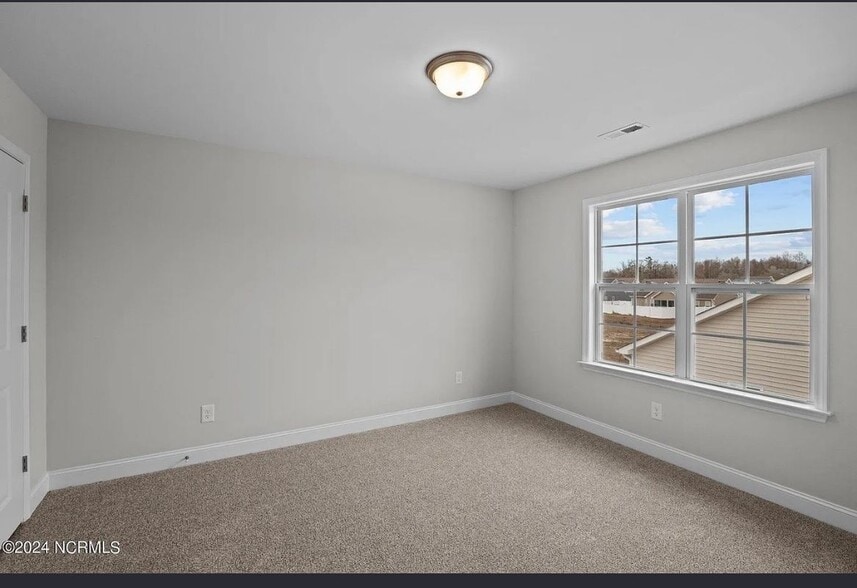 Building Photo - 2519 Dakota Dr