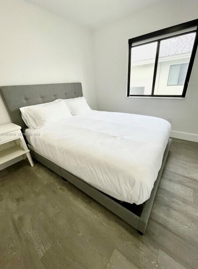 Building Photo - 3282 SW 44th St