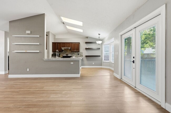 Building Photo - Wellington Place 3 Bedroom 2 Bath