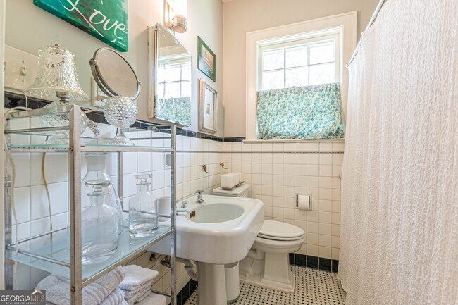 Building Photo - 1878 Cambridge Ave