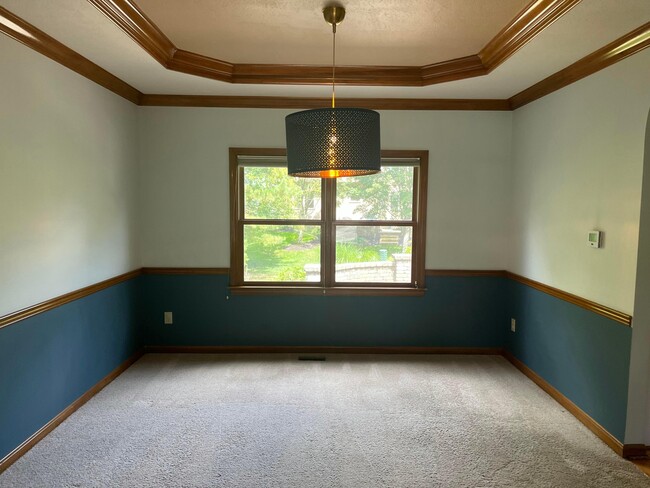 Building Photo - 1156 Lake Point Dr