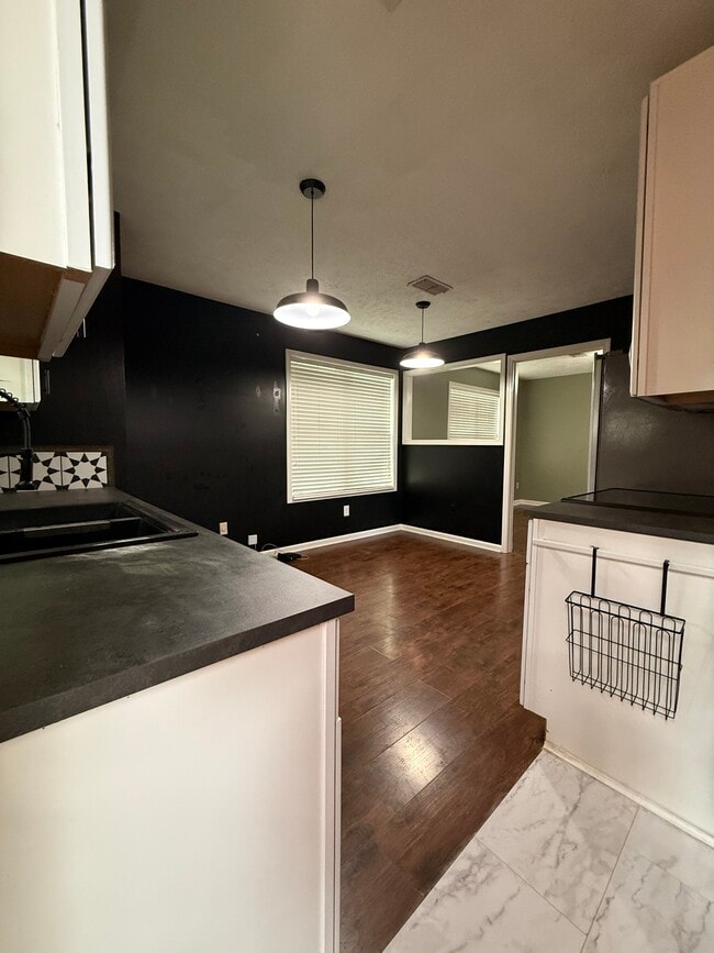 Building Photo - 5 Markwood Ln