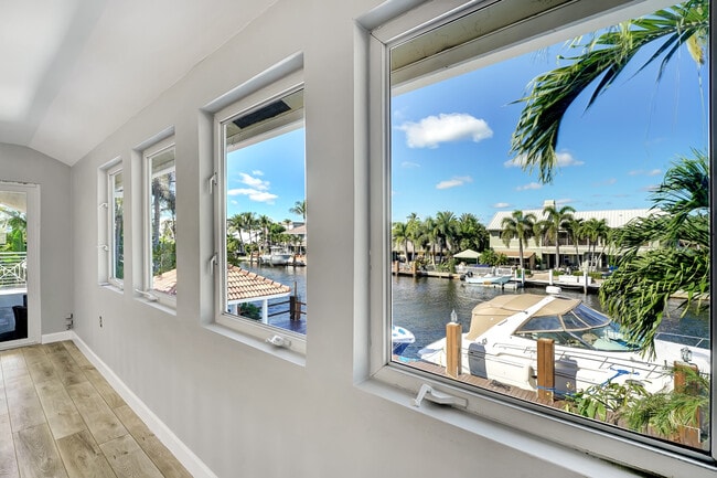 Building Photo - 937 Fern Dr