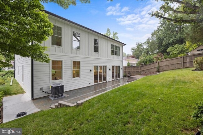 Building Photo - 8609 Woodbrook Ln