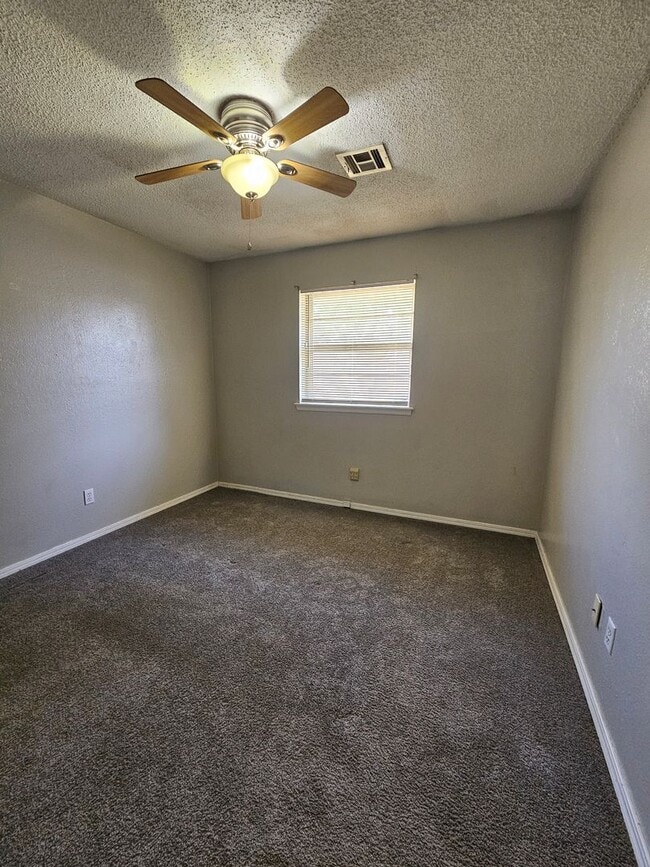Building Photo - (3) Bed/(2) Bath in South OKC! Storm Shelt...