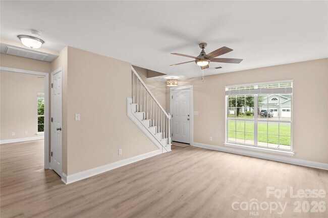 Building Photo - 697 Rebecca Jane Dr