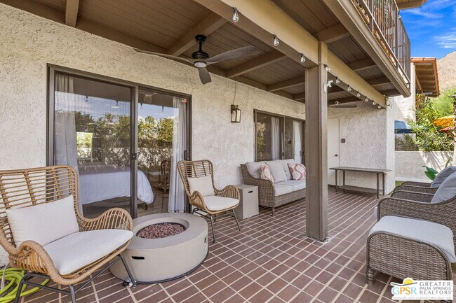 Building Photo - 2230 S Palm Canyon Dr