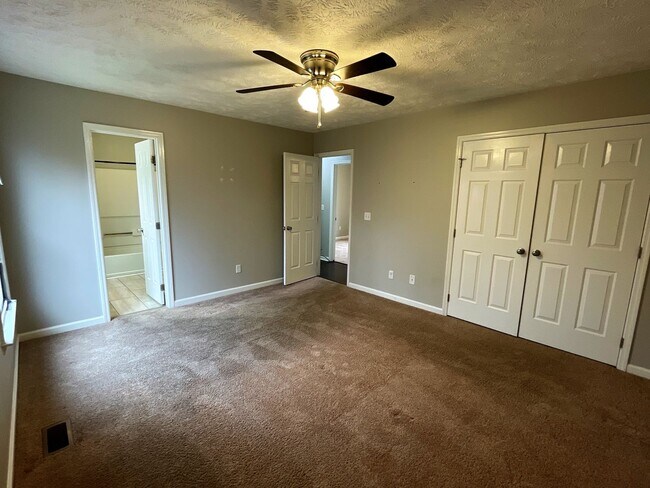 Building Photo - Updated 4 Bedroom / 3 Bathroom with In-Law...