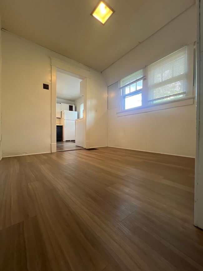 Building Photo - 4 BDRM Available August, 2026.  Monthly rent $2,800.00