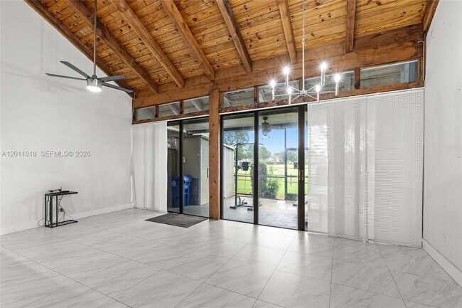 Building Photo - 1391 W Fairway Rd