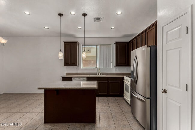 Building Photo - 4211 N 153rd Dr