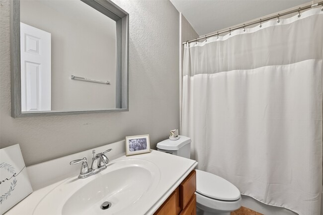 Building Photo - 3019 Clearview Cir