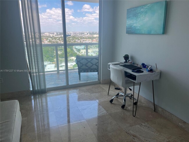 Building Photo - 1800 N Bayshore Dr