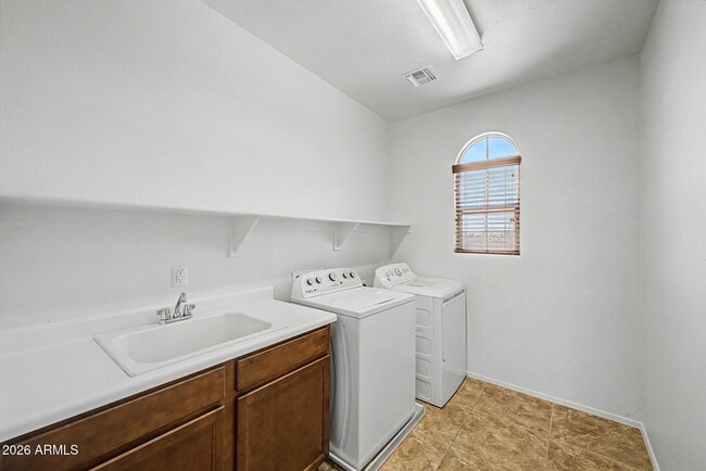 Building Photo - 15102 W Westview Dr
