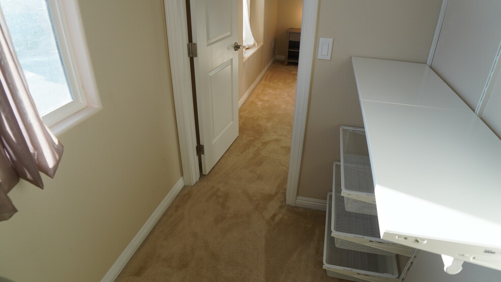 Building Photo - 5532 Autumn Cliffs Way