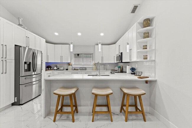 Building Photo - 5136 Beechwood Rd