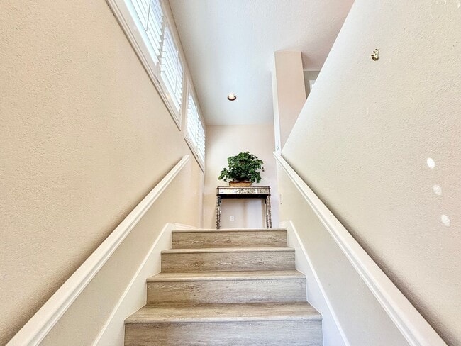 Building Photo - Oxnard | The Colony | 2 Bed + 2 Bath Condo...