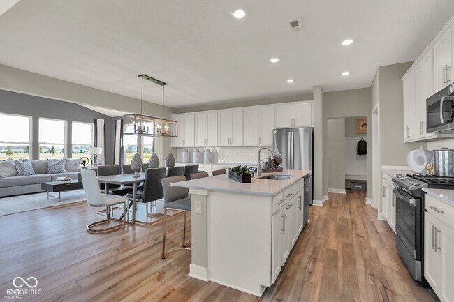 Building Photo - 5267 Summerton St