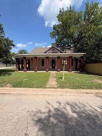 Building Photo - 105 S Cedar Ave