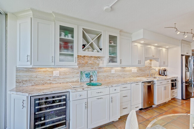 Building Photo - 5550 N Ocean Dr