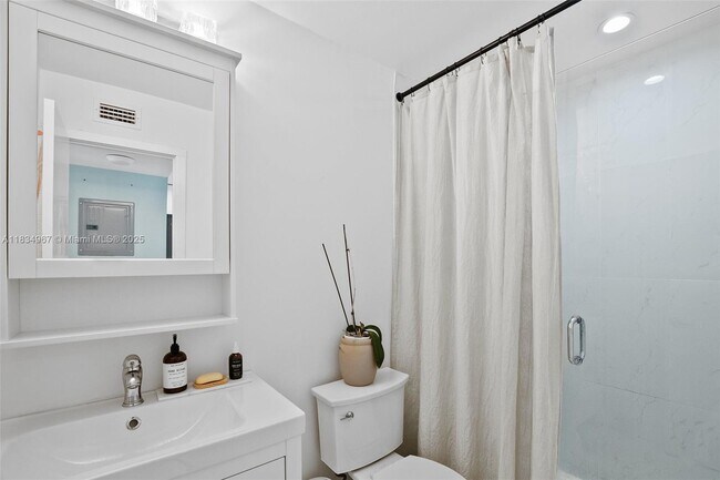 Building Photo - $2,300 3642 NE 171st st #506