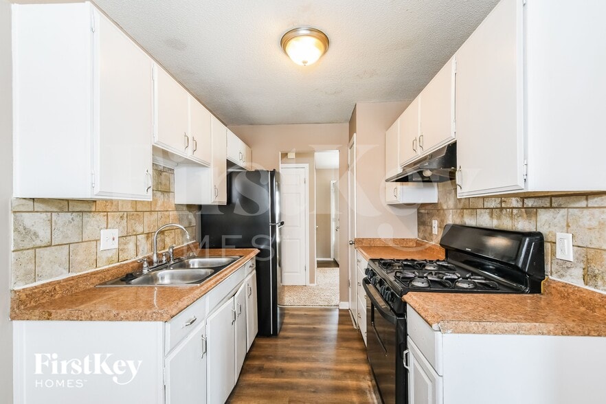 Building Photo - 2335 Bramble Ln