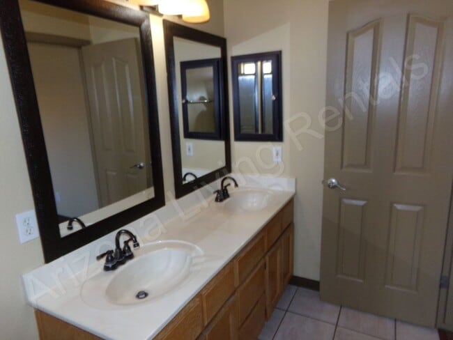 Building Photo - BEAUTIFUL HOME NEAR WALLECK RANCH