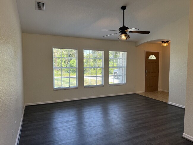 Building Photo - "3-Bedroom North Port Home!"