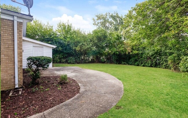 Building Photo - 1464 Deerfield Rd