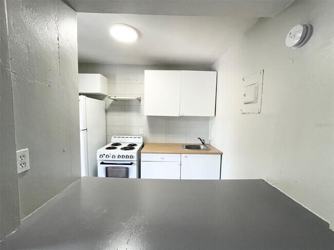 Building Photo - 1341 W Point Dr