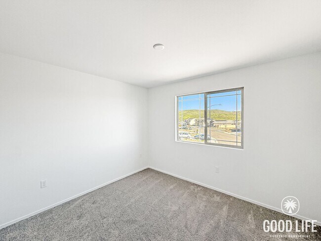 Building Photo - Beautiful 5Bd/2.5Ba Home In Lake Elsinore!